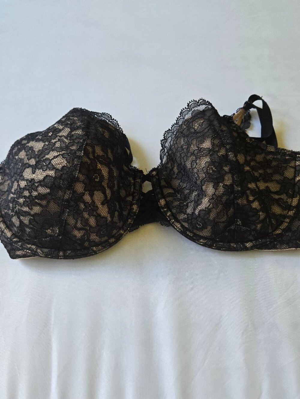 Victoria’s Secret Black Floral Lace Nude Padded Underwire Bra 34B Vintage 2014